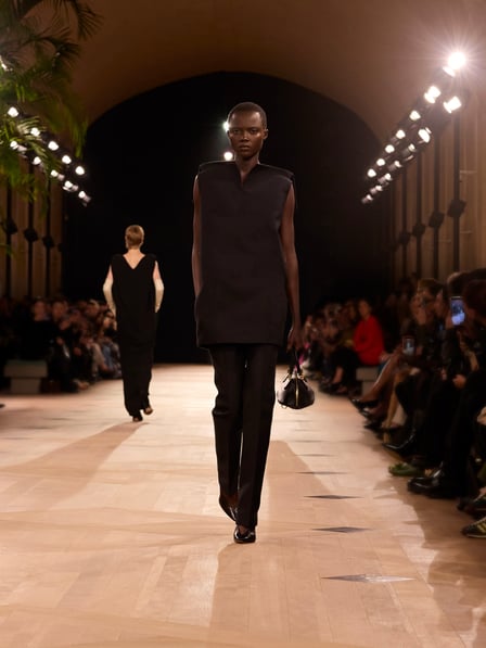 ブランド「BALENCIAGA」のコレクション一覧 - FASHIONSNAP