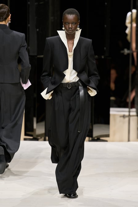 ブランド「GIVENCHY」のコレクション一覧 - FASHIONSNAP