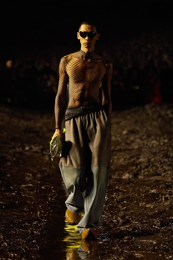 BALENCIAGA Summer 23 Collection | パリ | 画像75枚 - FASHIONSNAP