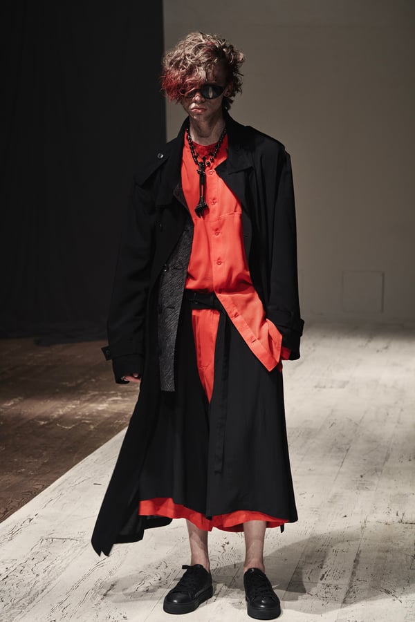 Yohji Yamamoto POUR HOMME 2022年春夏コレクション | パリ | 画像28枚 