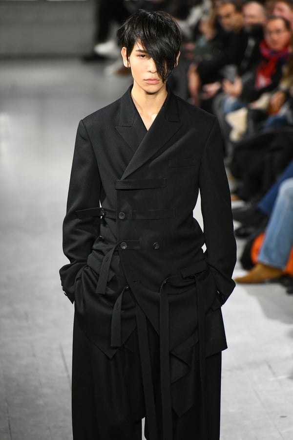 Yohji Yamamoto POUR HOMME 2023年秋冬コレクション | 画像86枚