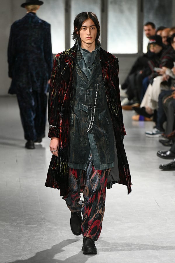 Yohji Yamamoto POUR HOMME 2023年秋冬コレクション | 画像86枚 