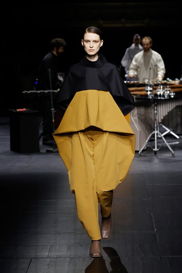 ISSEY MIYAKE 2023年秋冬コレクション | パリ | 画像42枚 - FASHIONSNAP