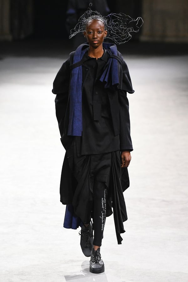 Yohji Yamamoto 2023年秋冬コレクション | パリ | 画像95枚 - FASHIONSNAP