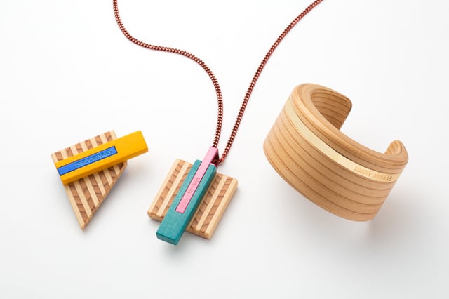 ISSEY MIYAKE × 天童木工 アクセサリー Image by ISSEY MIYAKE INC.