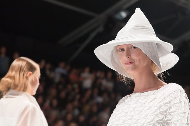 ISSEY MIYAKE 2015年春夏コレクション Image by FASHIONSNAP