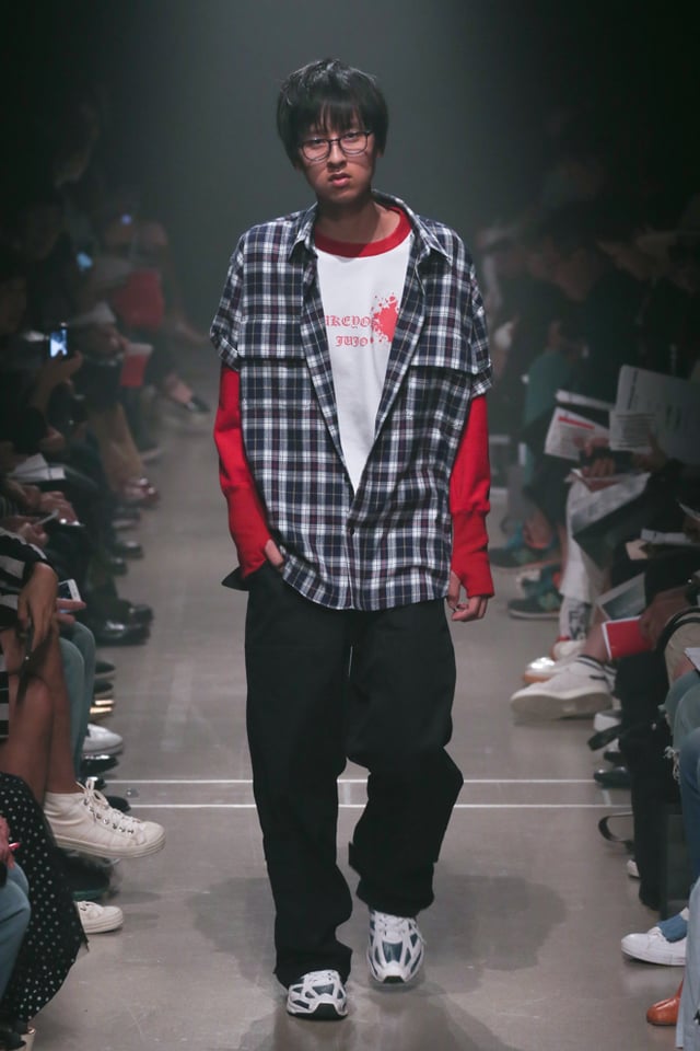 「ケイスケ ヨシダ(KEISUKEYOSHIDA)」のファーストルック Image by FASHIONSNAP