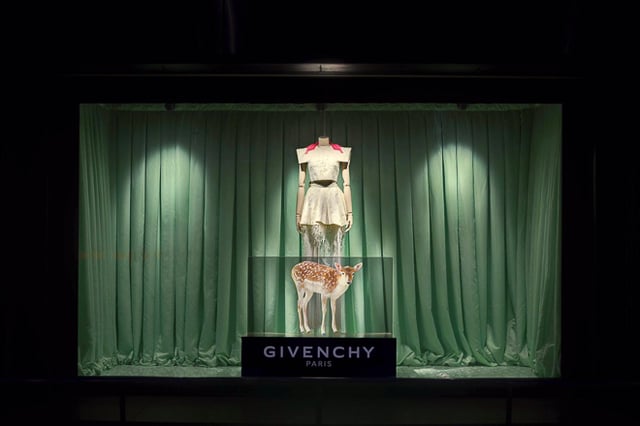 GIVENCHYによるウインドー Image by GIVENCHY