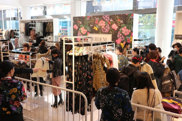 発売日の渋谷店の様子 Image by FASHIONSNAP