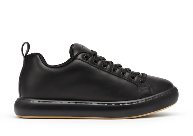 ピロースニーカー(税込10万4500円) Image by BOTTEGA VENETA