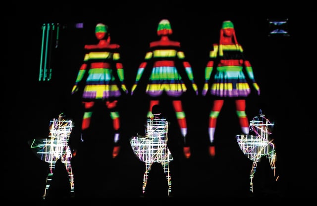 「カンヌライオンズ 国際クリエイティビティ・フェスティバル 2013」でのPerfumeパフォーマンス Image by Dentsu, Getty Images