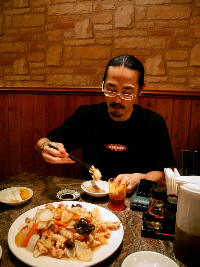 韓国料理を食べるJin Dogg