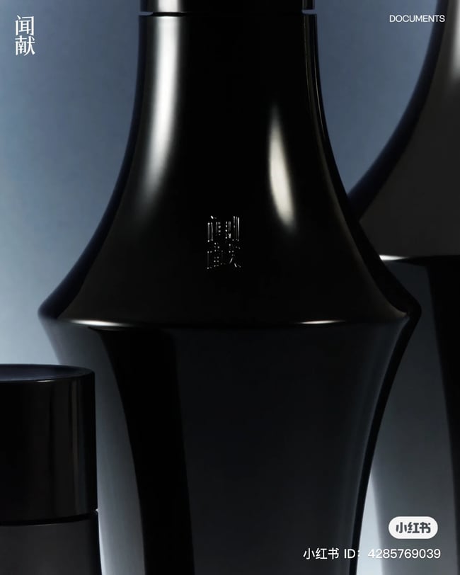 黒いシャンプーボトルのアップ