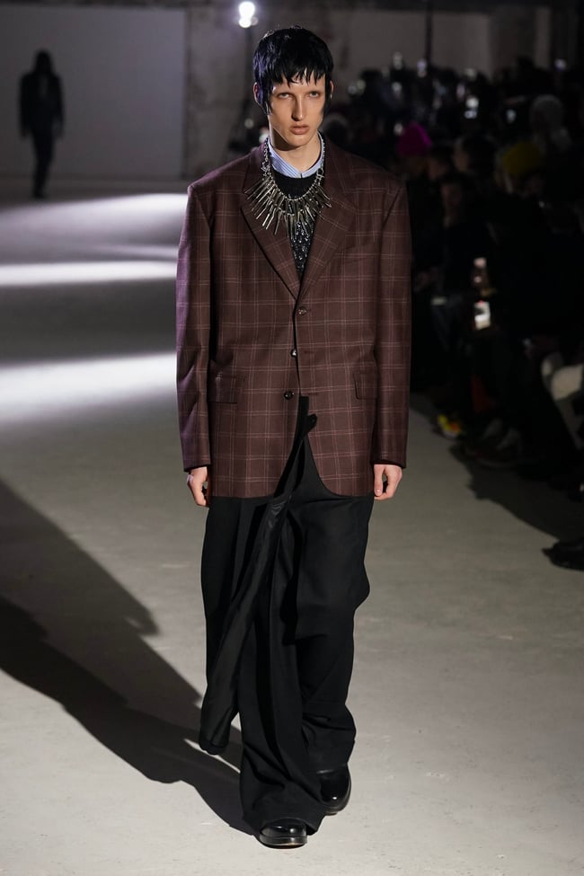 「ジュンヤ ワタナベ マン」2024年秋冬コレクションのルック画像