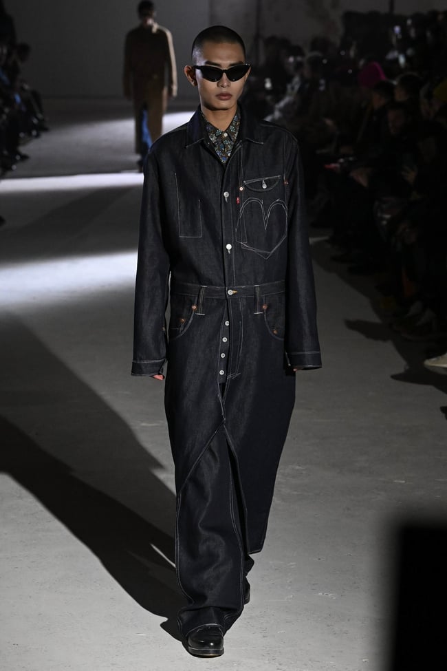 「ジュンヤ ワタナベ マン(JUNYA WATANABE MAN)」がパリファッションウィークで発表した2024年秋冬コレクション