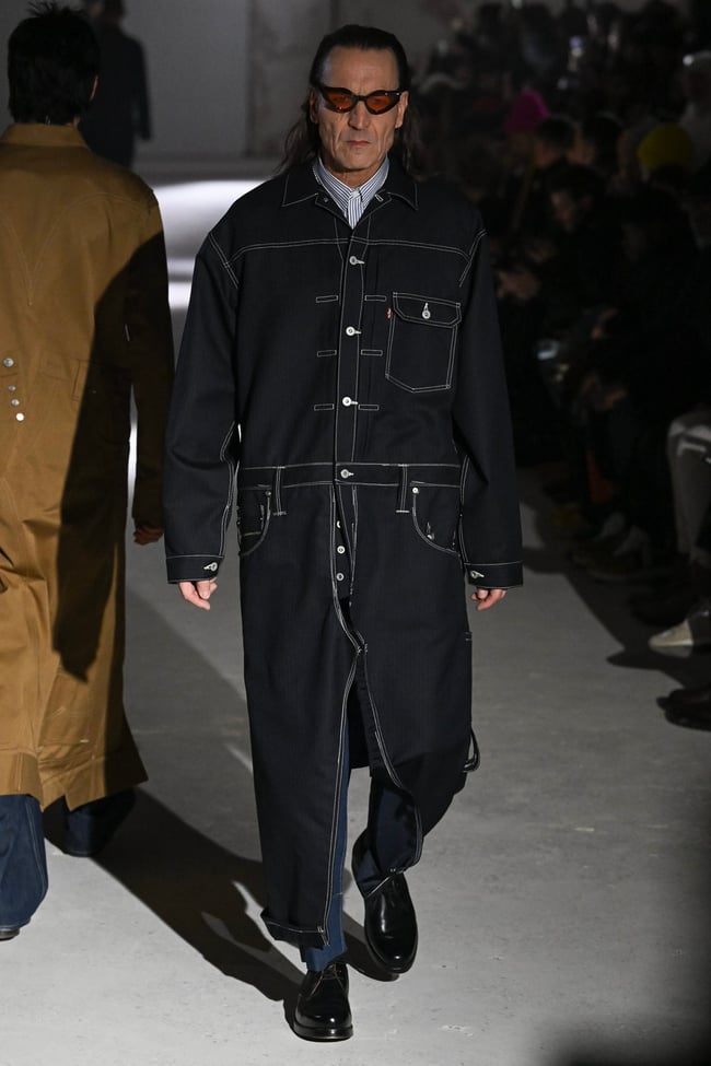 「ジュンヤ ワタナベ マン(JUNYA WATANABE MAN)」がパリファッションウィークで発表した2024年秋冬コレクション