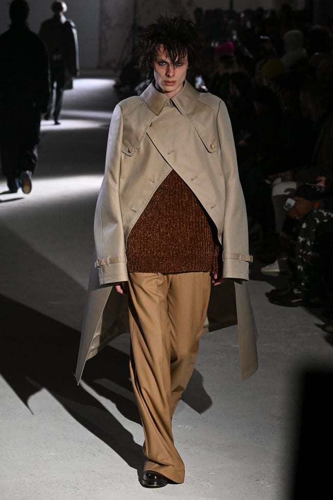 「ジュンヤ ワタナベ マン(JUNYA WATANABE MAN)」がパリファッションウィークで発表した2024年秋冬コレクション