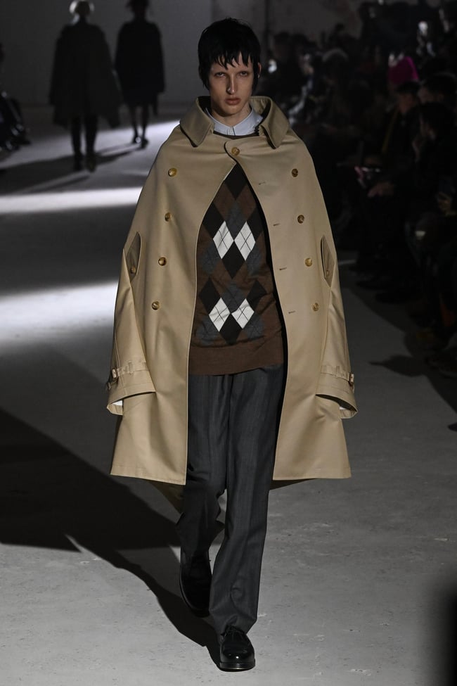 「ジュンヤ ワタナベ マン(JUNYA WATANABE MAN)」がパリファッションウィークで発表した2024年秋冬コレクション