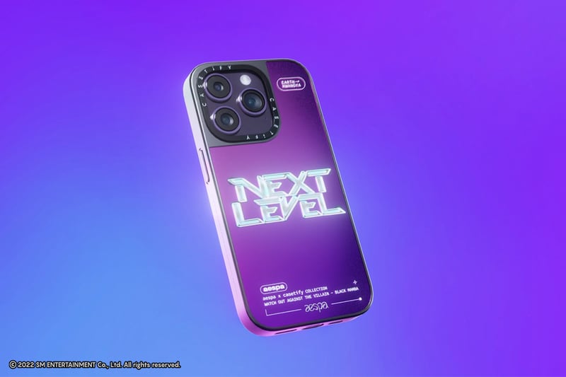 紫のスマートフォンケース