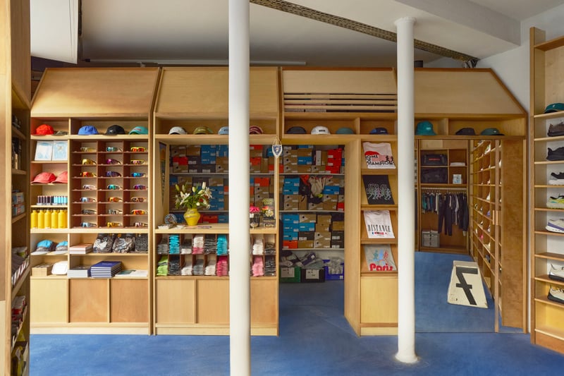 ディスタンス パリの店内