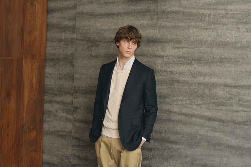 エス エッセンシャルズが紺ブレザーシリーズの第3弾を発売