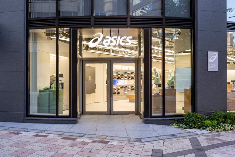 神戸のアシックス店舗外観