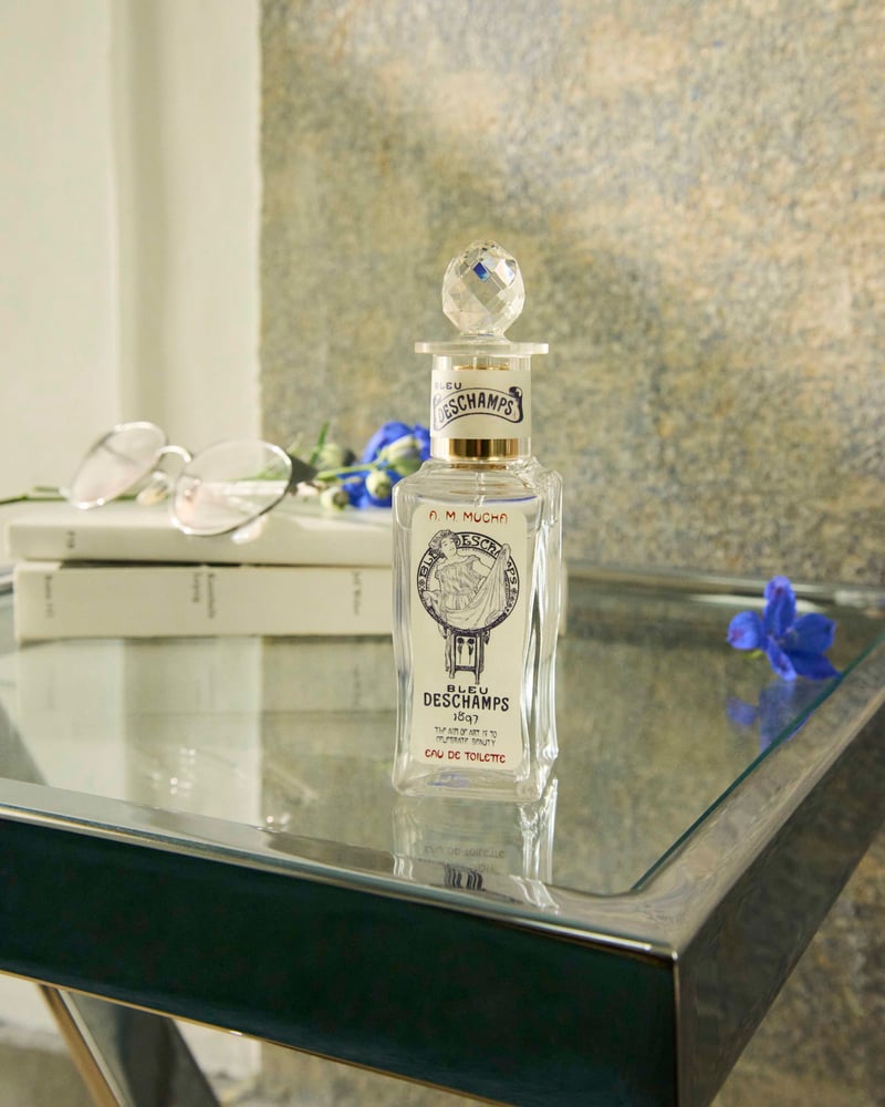 ミュシャ新フレグランスキービジュアル画像