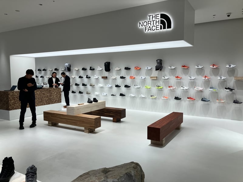 「ザ・ノース・フェイス」がクオーツ心斎橋にオープンしたシューズ専門店の画像