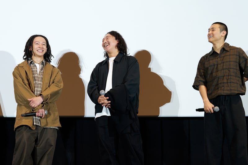 左から平野歩夢選手、平野英樹、平野海祝選手