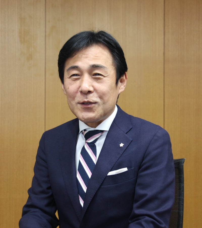 デサントアパレルの塔筋祥平社長