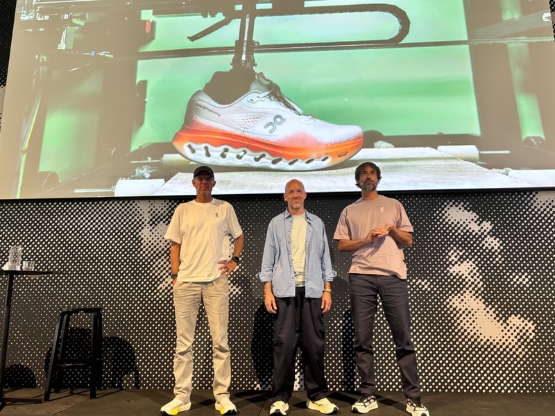 ベルンハルド共同創業者、アレマンCEO、コペッティCEOの登壇画像