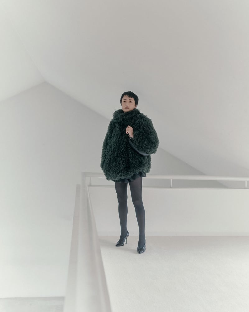 ファッションエディター 栗山愛以とエンポリオ アルマーニ