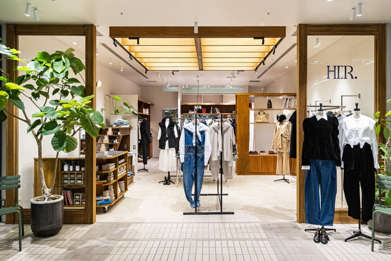 ニュウマン新宿にオープンした「ハー」旗艦店画像