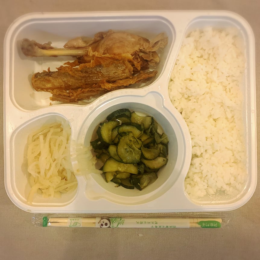 鶏肉などで構成されたお弁当