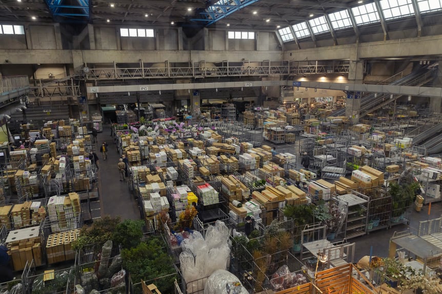 バンタンデザイン研究所の学生たちが挑む、服作りの舞台裏