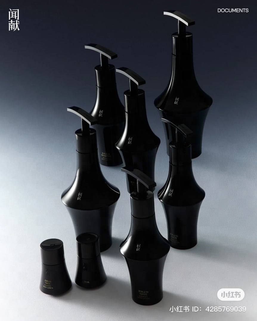黒いシャンプーボトルが並んだ画像