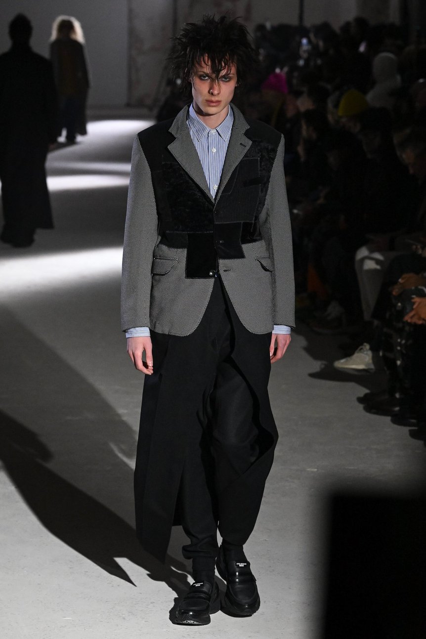 「ジュンヤ ワタナベ マン（JUNYA WATANABE MAN）」がパリファッションウィークで発表した2024年秋冬コレクション
