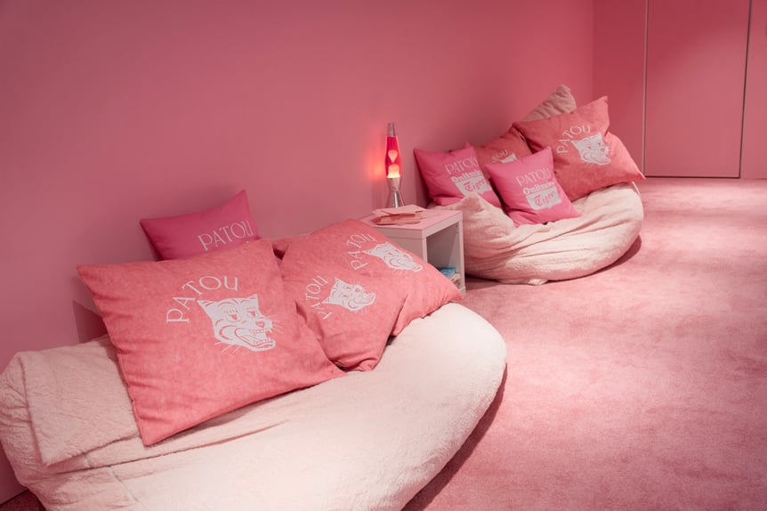 「オニツカタイガー(Onitsuka Tiger)」「パトゥ(PATOU)」のコラボレーションポップアップ。場所はロンドン店。