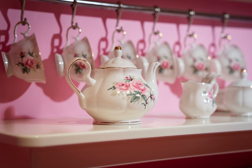 「オニツカタイガー(Onitsuka Tiger)」「パトゥ(PATOU)」のコラボレーションポップアップ。場所はロンドン店。