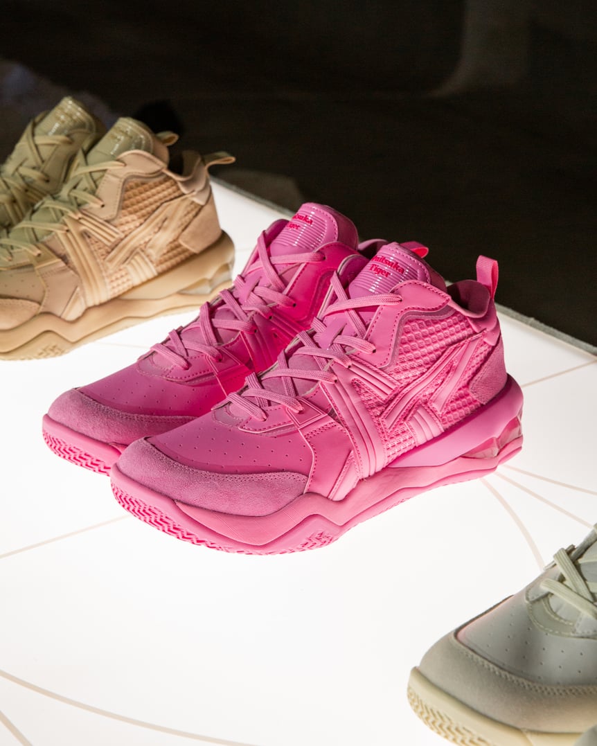 ピンクのスニーカー