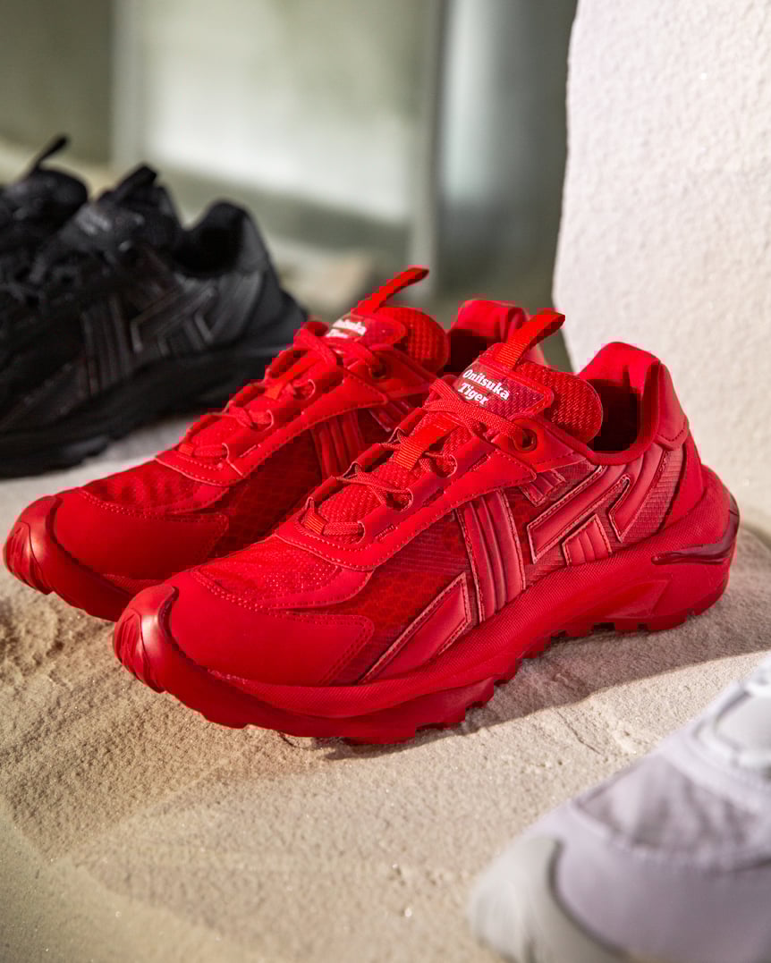 赤いスニーカー