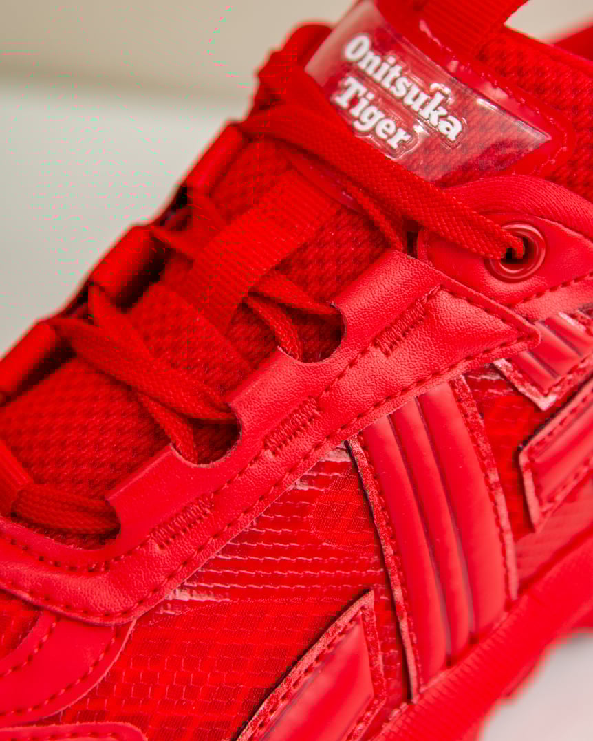 赤いスニーカー