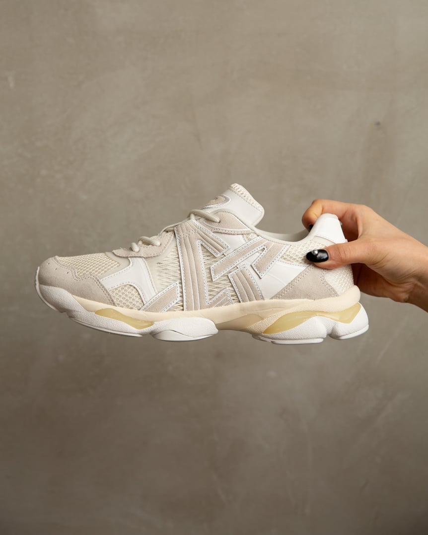 ホワイトのスニーカー