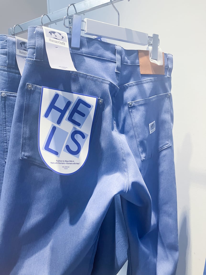 量販店のアパレルのようなフラッシャー