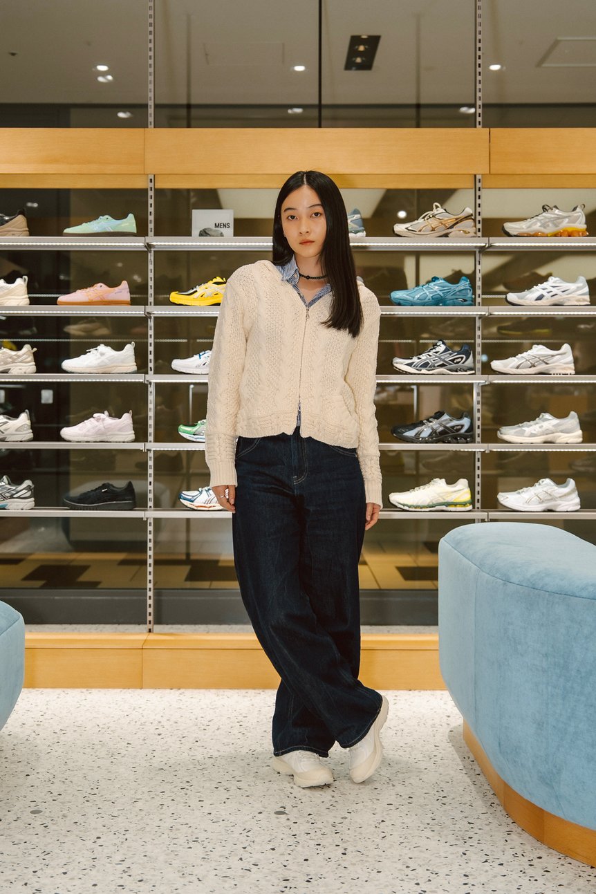 アシックス店内でのファッションスナップ