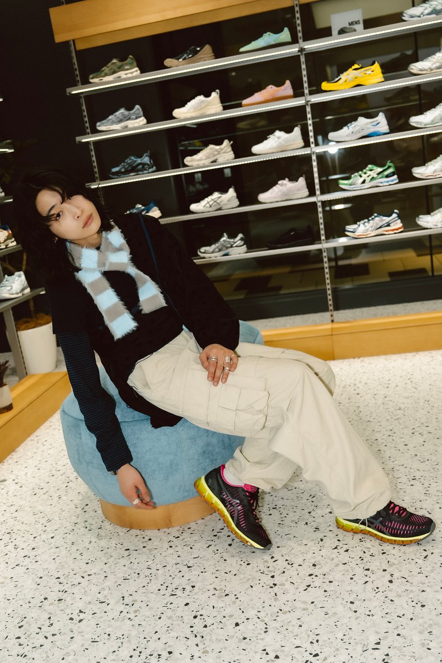 アシックス店内でのファッションスナップ