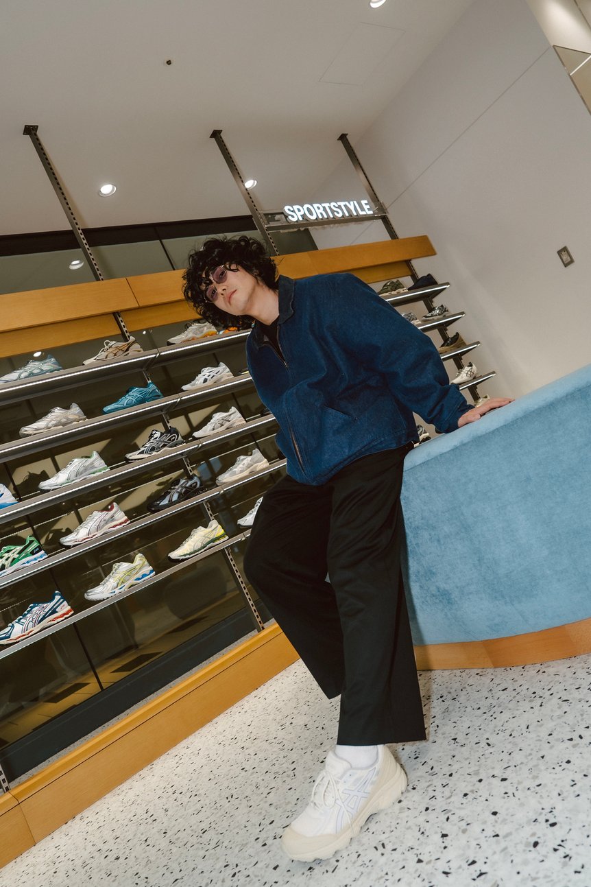 アシックス店内でのファッションスナップ