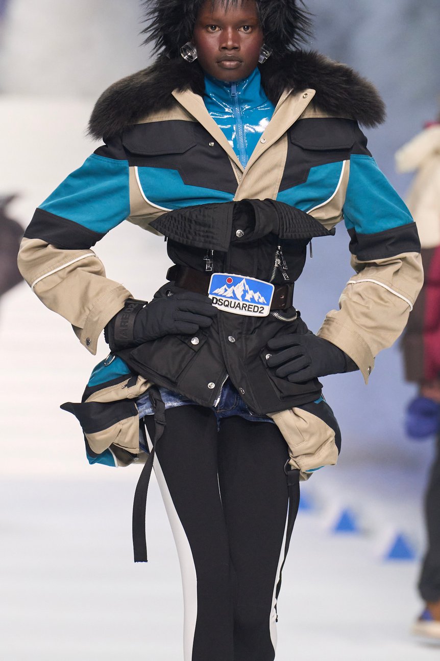 ダウンを再構築したドレス