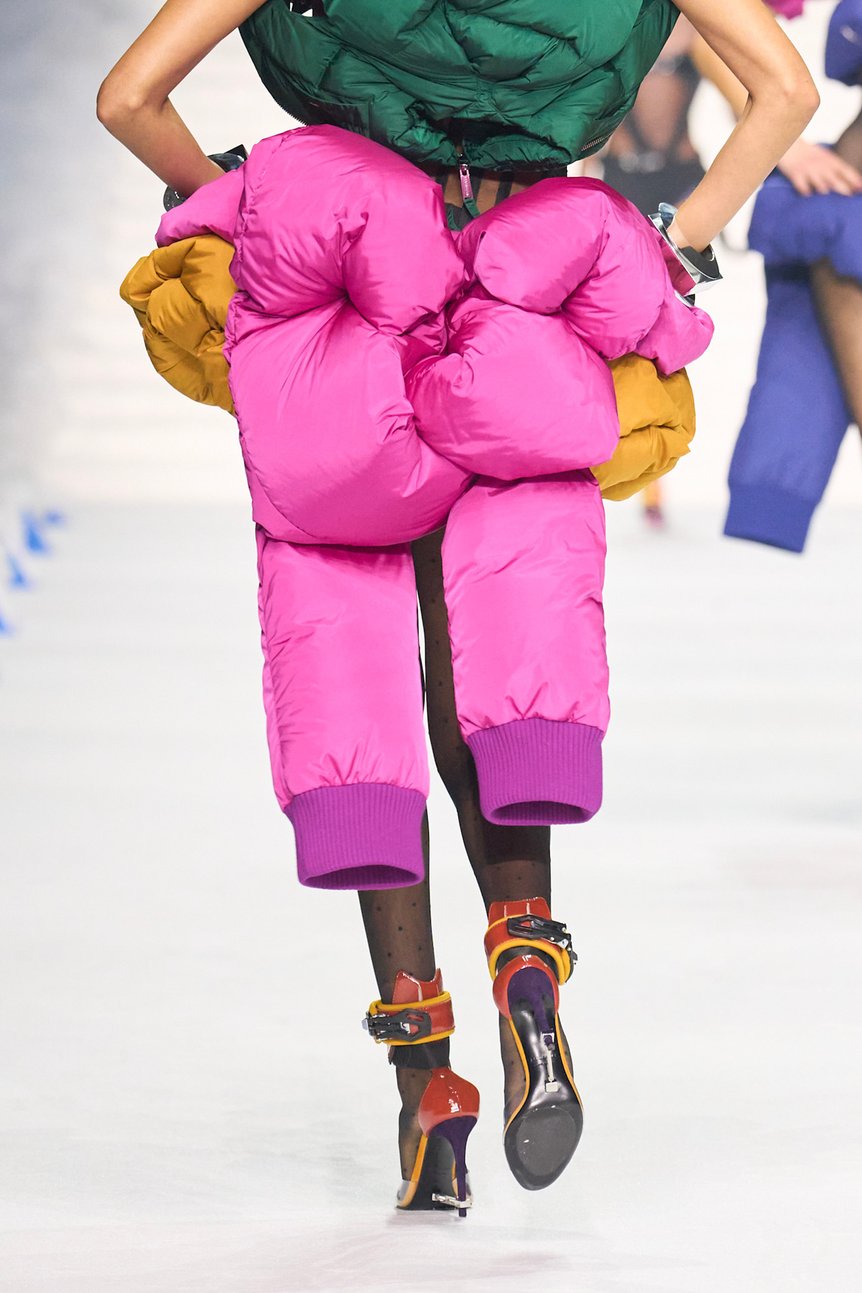 ダウンを再構築したドレス