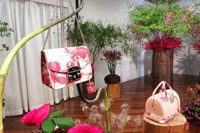 フルラ」がLINE FRIENDSとコラボしたカプセルコレクションを発売